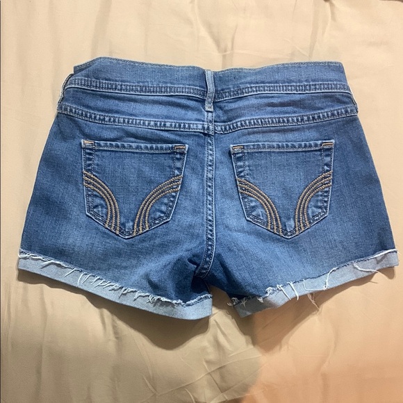 Hollister Midi Denim Shorts - Picture 3 of 3